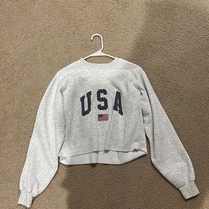 Brandy Melville/John Galt USA heather gray crew neck in one size fits all.